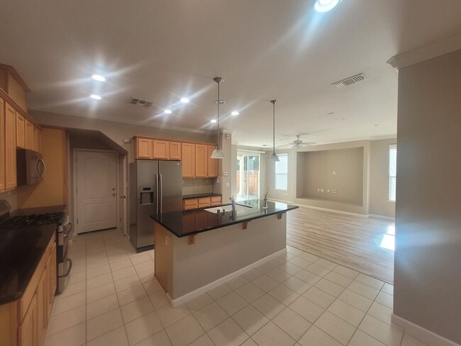 Photo - 5998 Camden Cir