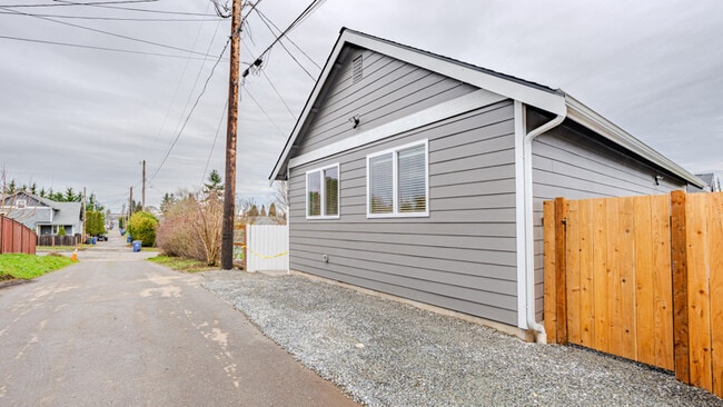 Photo - 2106 Oakes Ave