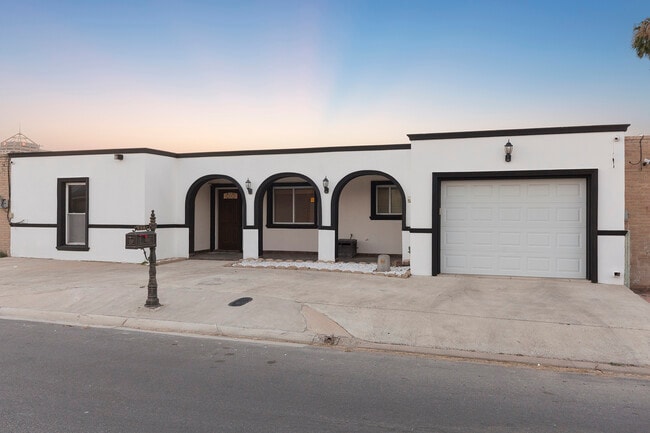 Photo - 608 W Jonquil Ave