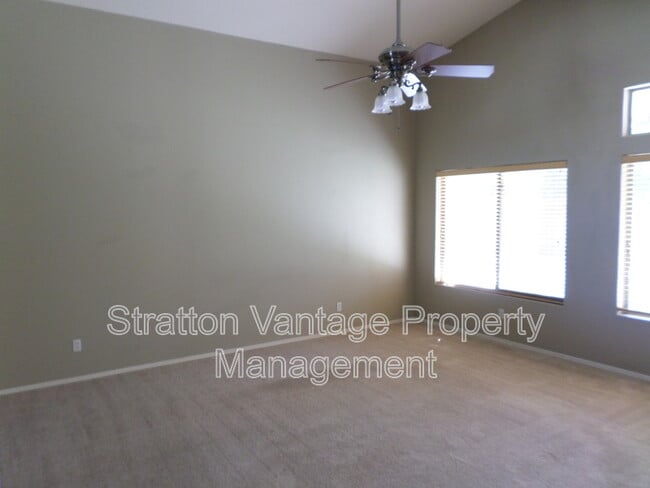 Photo - 1123 E Devon Dr