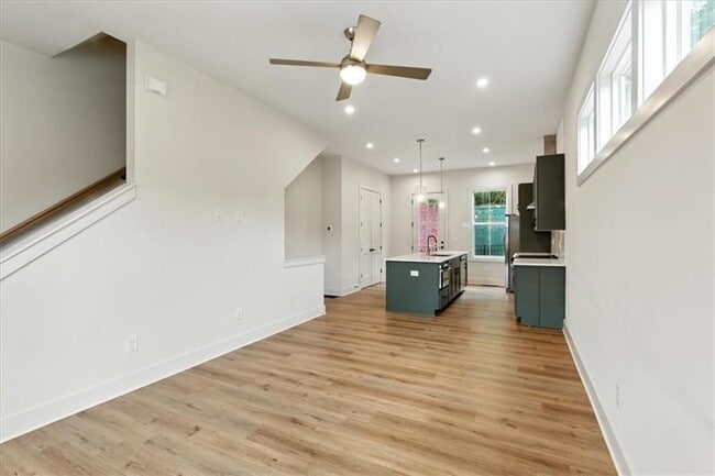 Photo - 170 Color Cir