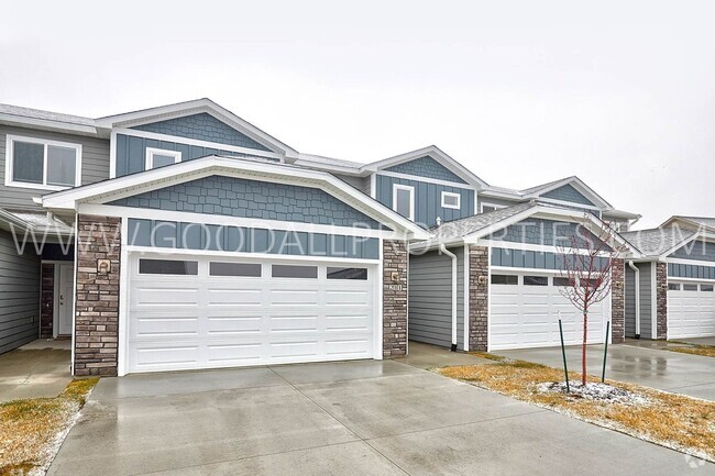 Building Photo - Beautiful 3 bedroom 2.5 bath townhome in W...