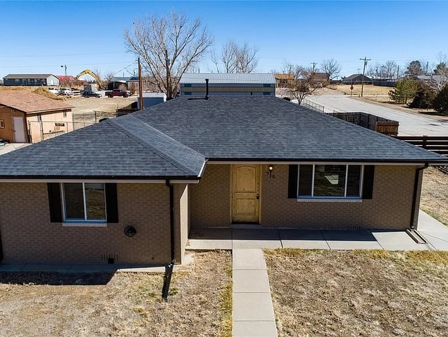 Building Photo - 710 4th St Rental