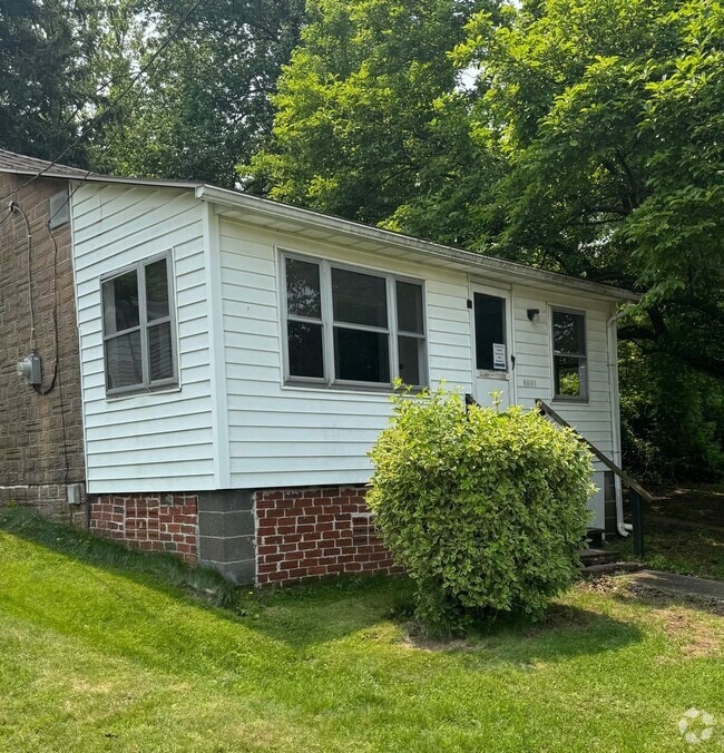 Building Photo - Muhlenberg School - 2 Bedroom Cottage Rental