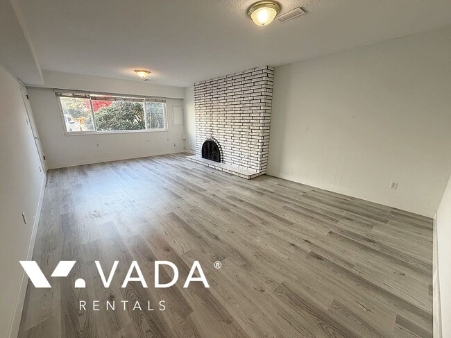 Building Photo - 10980 Swinton Crescent