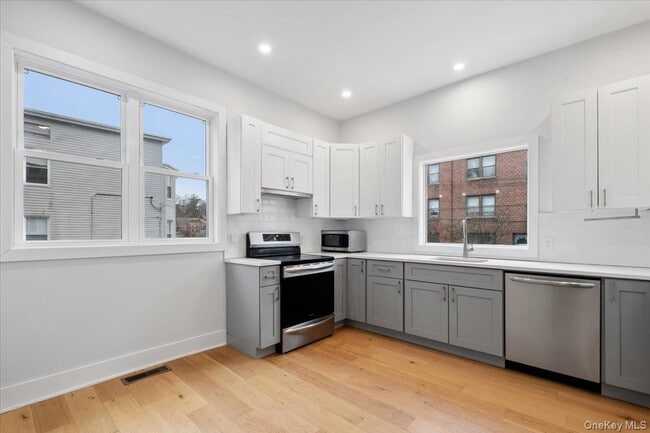 Building Photo - 56 Wildey St Unit 2FL