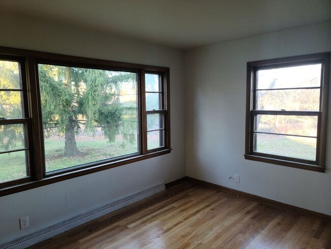 Renovated 2-bedroom, 1 bath Waunakee home! - Renovated 2-bedroom, 1 bath Waunakee home!