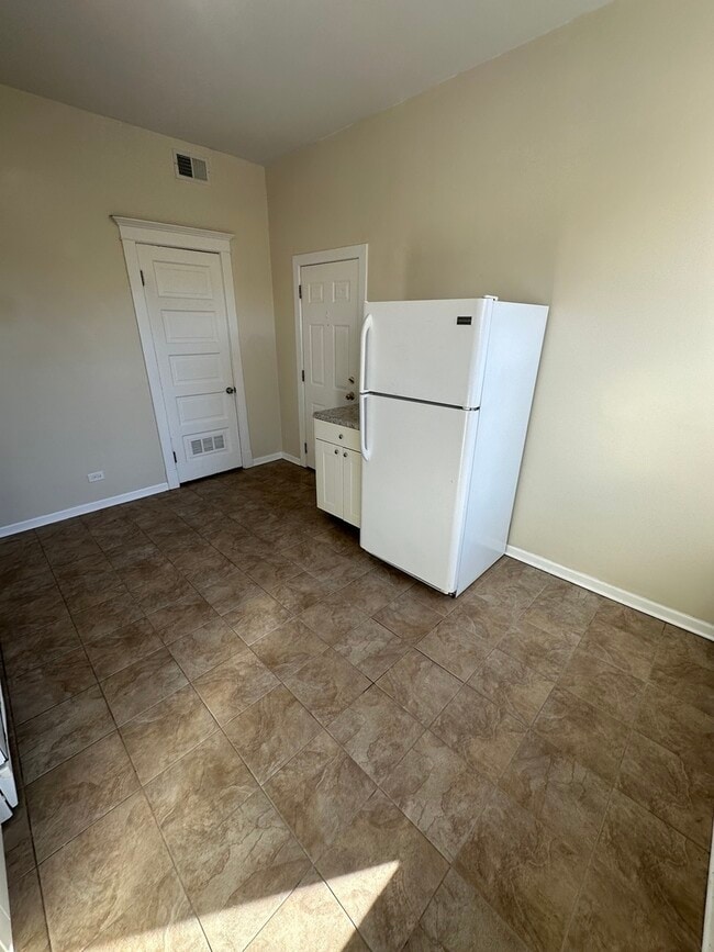 Photo - 953 N California Ave Unit 2F