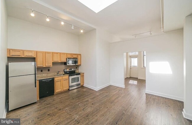 Building Photo - 1733-35 Chestnut St Unit 304 Rental