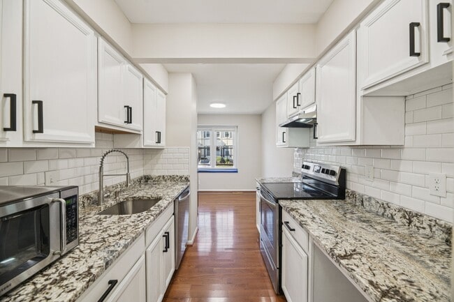 Building Photo - 9934 Longford Ct