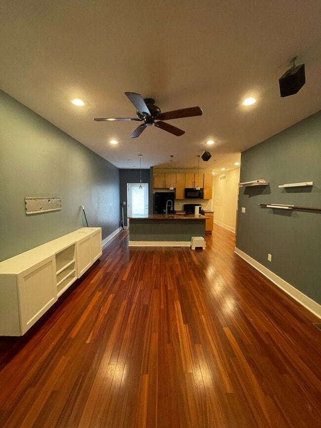 Photo - Modern Bi-Level 1st Fl. 2 Bed, 2 Bath Nor...