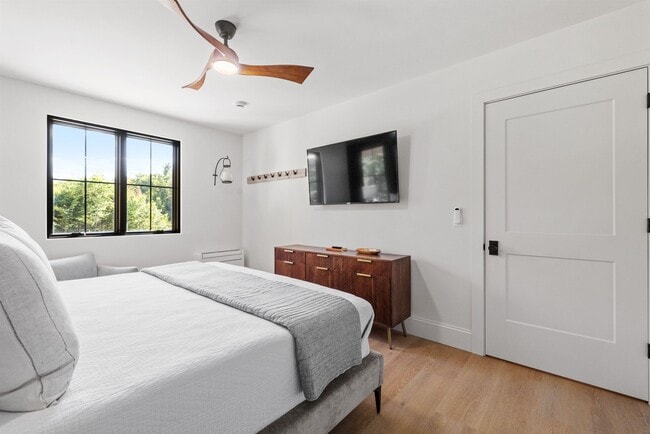 70 Greystone Ln Unit 2