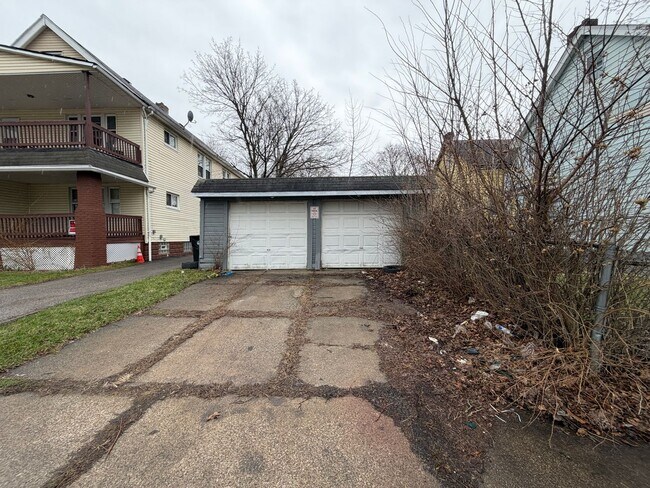 Photo - 3973-3975 E 123rd St Cleveland Oh 44105 MFH2 .T2 Unit 2