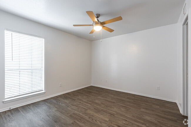 2BR, 2BA - 932SF - Main Bedroom - The Brittany Apartments