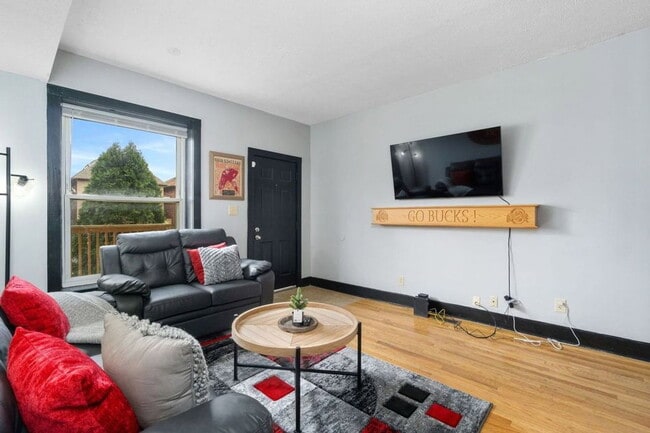 Photo - 1373 Indianola Ave