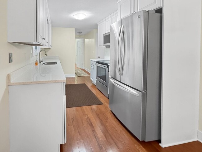 Photo - 15858 Lake Ave