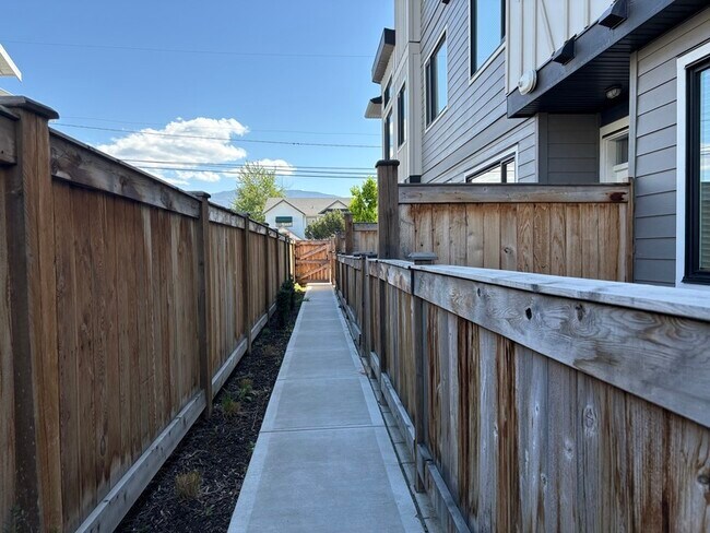 Photo - 250 Nickel Rd