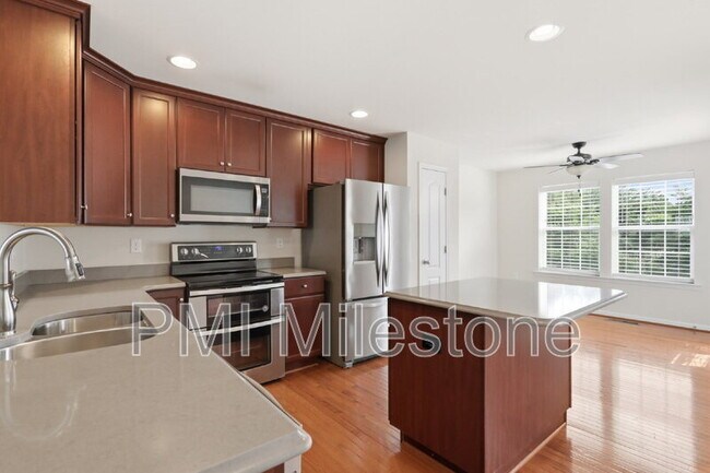 Photo - 100 Bertelli Ct