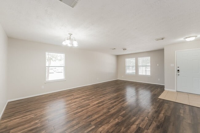 Photo - 419 Sunwood Glen Ln