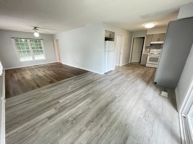 Photo - Large 5 BR 3 BA house just south of UNC Ho...