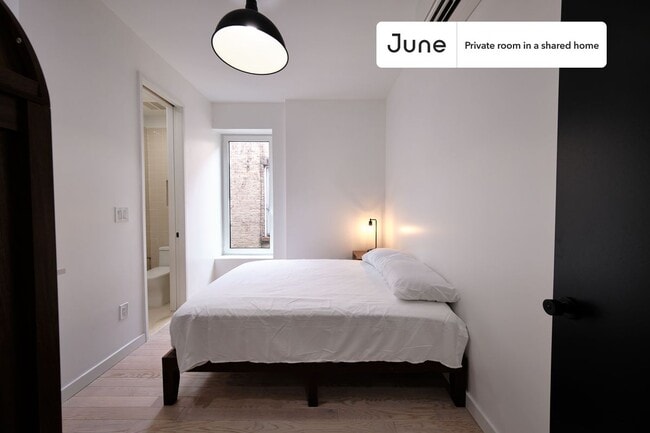 Building Photo - Private bedroom in 4 bed/4 bath Home