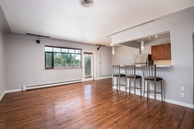 Photo - 636 N Washington St