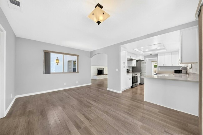 Photo - 28147 Queensbridge Rd