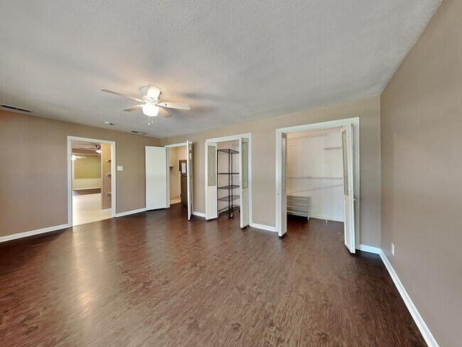 Photo - 107 Laurel St