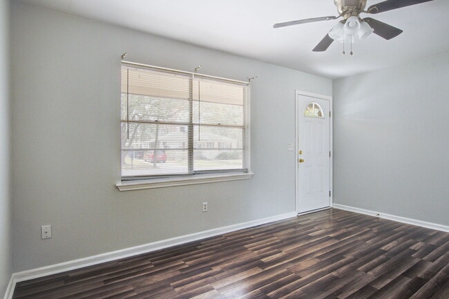 Photo - 1908 Swift Ave