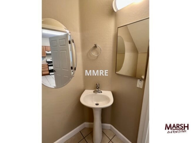 Photo - Nice 2-story home with 4 bedrooms in Phoenix!