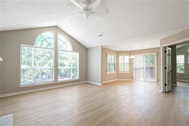 Photo - 901 Wentworth Ct