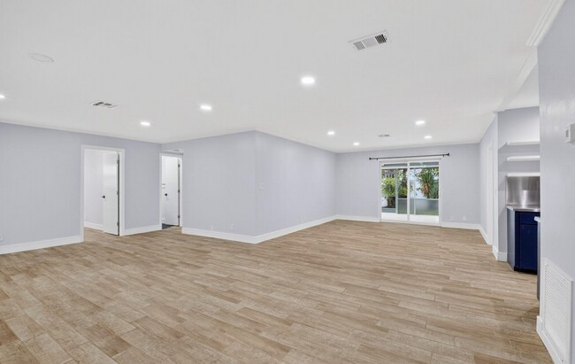Photo - 725 Heron Dr
