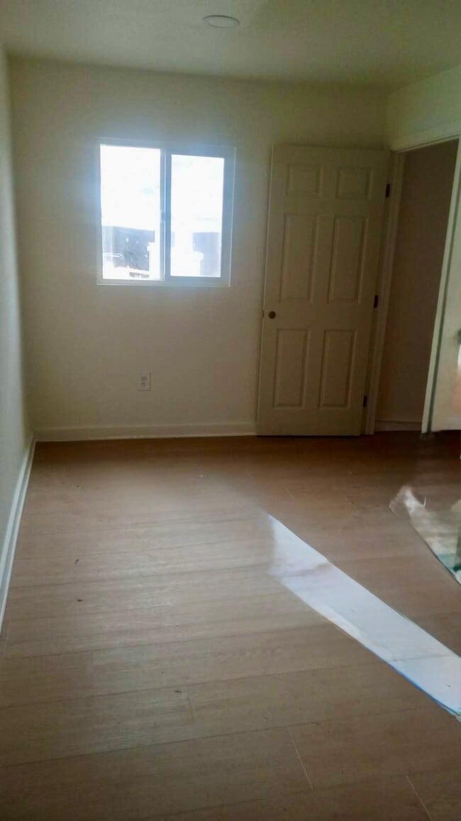 Photo - 690 W 8th St