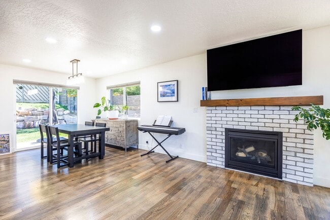 Photo - Exquisitely Renovated 4-Bedroom Oasis with Modern Upgrades