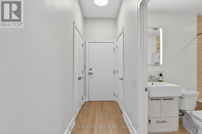 Photo - 170 Avenue Rd Unit 303