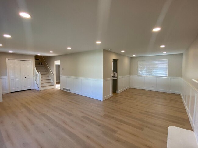 Photo - 8876 Sheffield Way