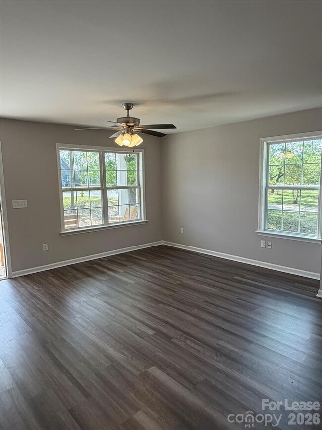 Photo - 408 S Elm St