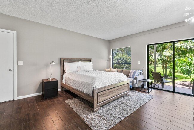 Photo - 11863 Wimbledon Cir Unit 407