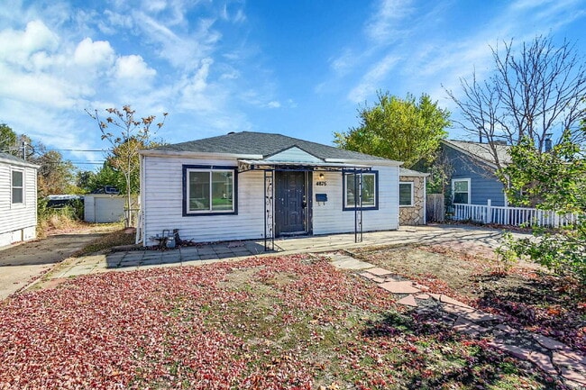 Building Photo - $2,450 - 3 Bed, 1 Bath Newly Updated Home ...