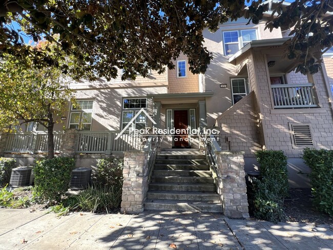 Wonderful 3bd/2.5ba Townhome-Great Location! - Wonderful 3bd/2.5ba Townhome-Great Location!