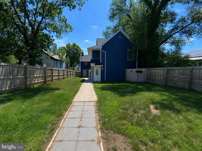 Photo - 522 W King St