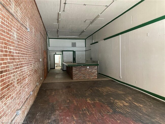 Photo - 621 Main St