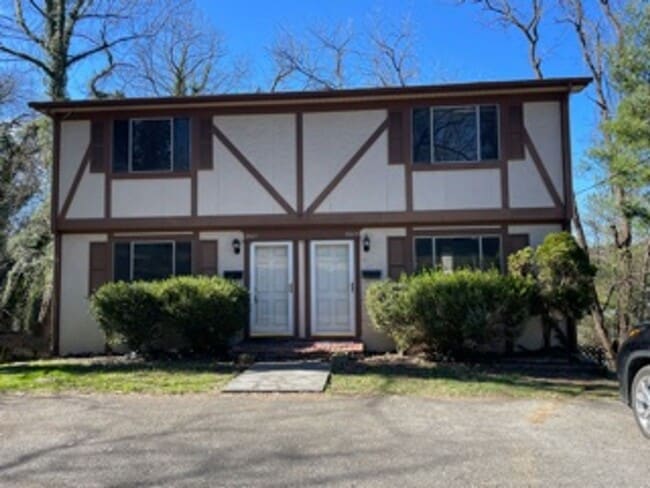 Building Photo - New Listing! Unit 2625 Stephenson Avenue SW