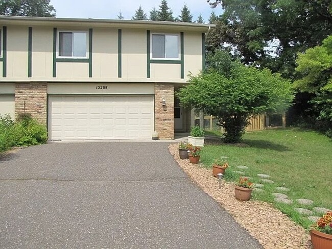 Building Photo - Great Eden Prairie location! 3 Bed/2 Bath ... Rental