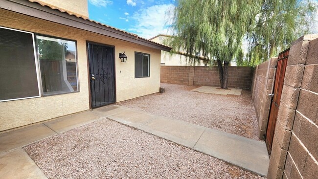 Shade Tree - 6228 E Greenway St Unit 101