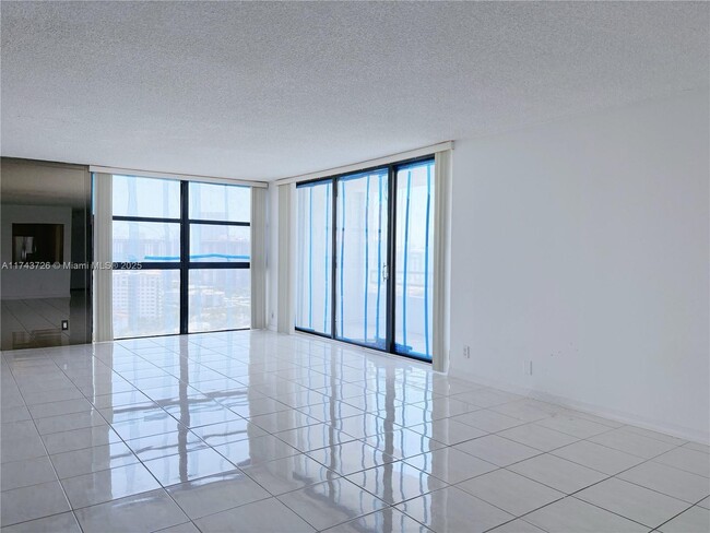 Photo - 20355 NE 34th Ct Unidad 2950