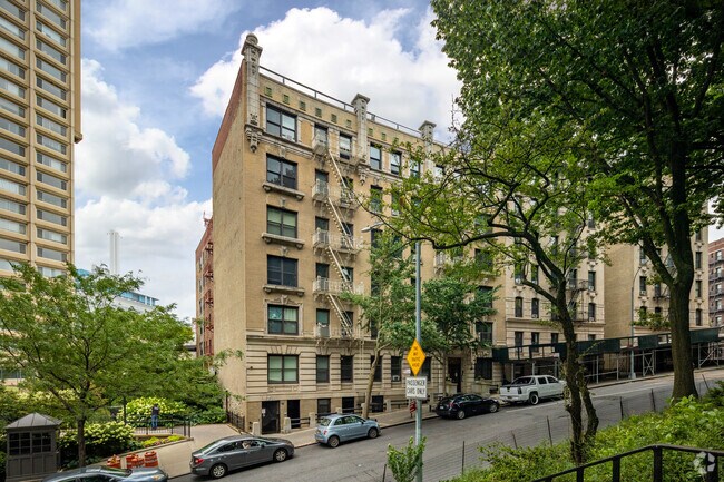 Photo - 552 Riverside Dr