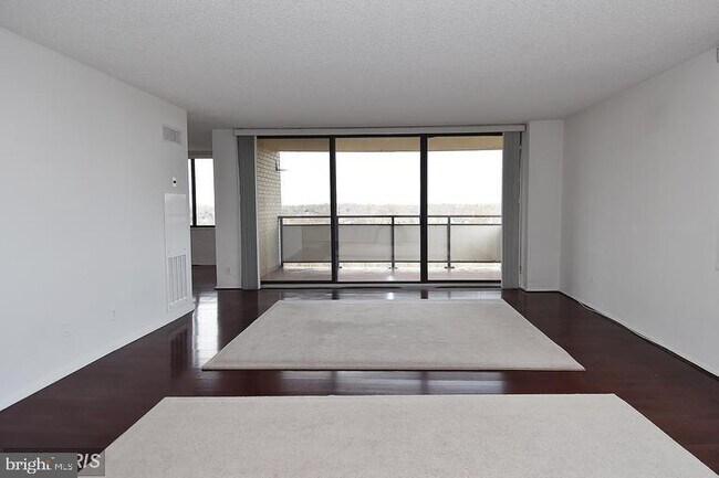 Building Photo - 5225 Pooks Hill Rd Unit 1612N