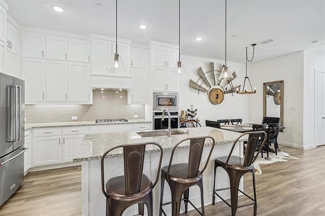 Photo - 1008 Redbrick Ln