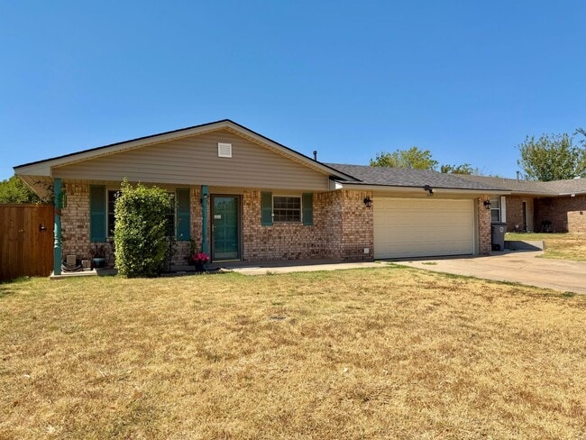 Building Photo - 5506 NW Cottonwood Dr
